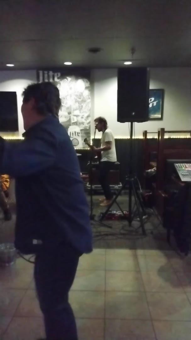 Gators Bar & Grill